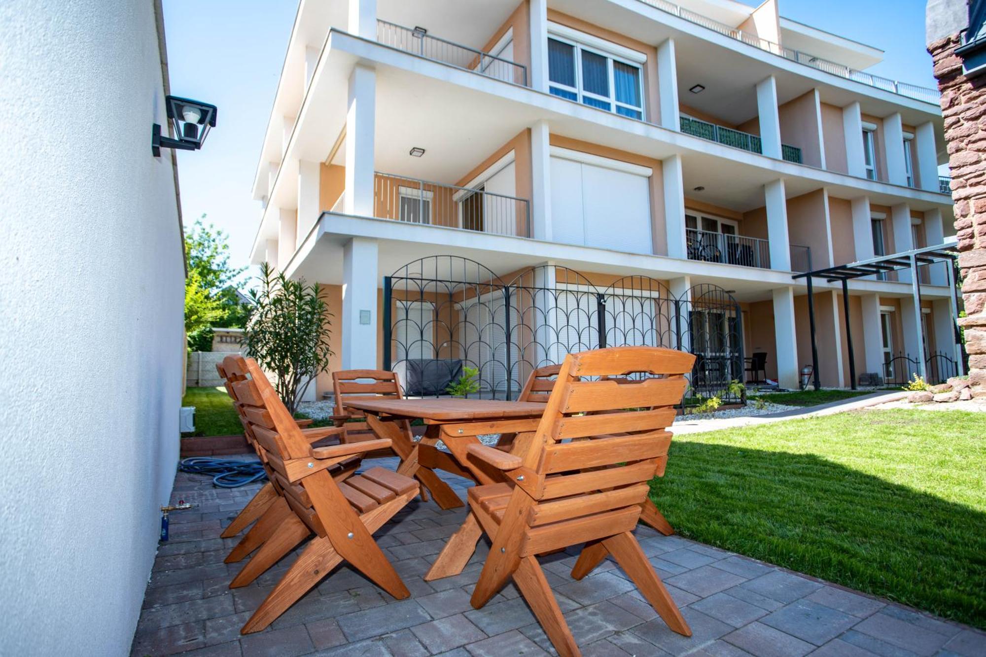 Appartement Voeroesko -lak Szauna Es Jakkuzi Hasznalattal Balatonalmádi