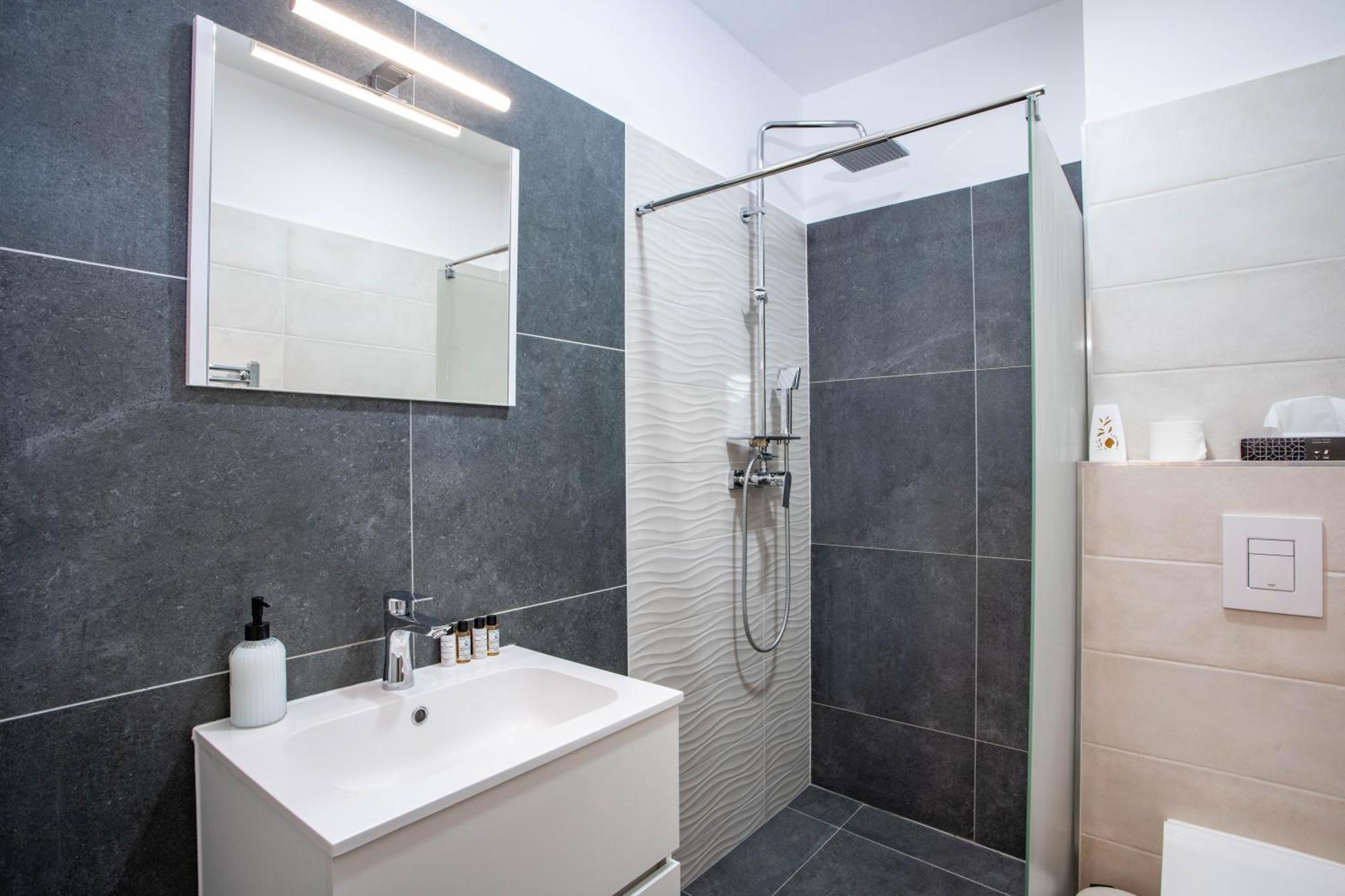 Voeroesko -lak Szauna Es Jakkuzi Hasznalattal Appartement Balatonalmádi